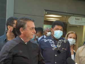 Bolsonaro recebe alta médica neste domingo após 4 dias internado em hospital de SP