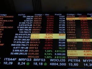 Bovespa tem menor pontuação desde maio por risco de disseminação de variante da Covid-19