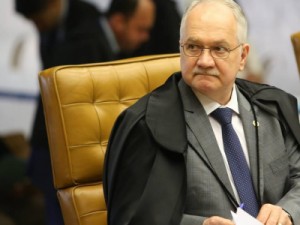 'Não é de se espantar que líder populista queira suas próprias regras para disputar as eleições', diz ministro Fachin