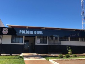 Polícia contém brigas de homens após descobrirem que viviam relação ‘poliafetiva’ com mulher