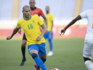 Brasil sofre expulsão no início, mas controla jogo e empata sem gols com a Costa do Marfim
