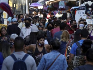 Brasil soma 1.354 mortes por Covid-19 nas últimas 24 horas, e ultrapassa a 554 mil vidas perdidas para o coronavírus.