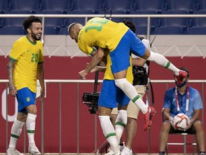 Brasil derrota o Egito e continua o sonho do bi no futebol masculino nas Olimpíadas