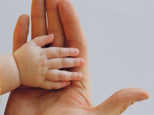 Licença-paternidade ainda é desafio; veja direitos trabalhistas e previdenciários dos pais