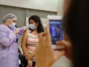 Justiça acata reivindicação de mais vacinas contra Covid-19 para o Ceará