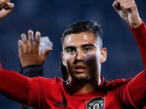 Andreas Pereira assina com Flamengo e se apresenta nesta sexta-feira
