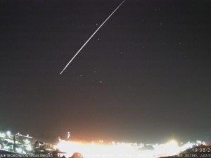 Meteoro deixa trilha luminosa no céu de SC a mais de 70 mil km/h