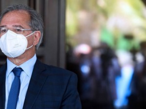 Governo envia ao Congresso Orçamento de 2022 sem reajuste no Bolsa Família