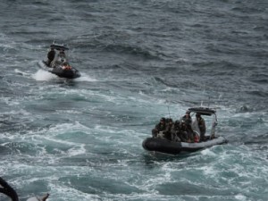 Barco com brasileiros naufraga na Guiana Francesa e famílias cobram por buscas