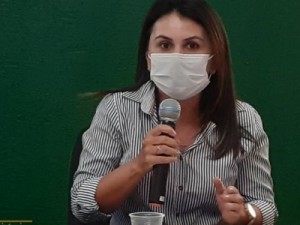 Na Câmara Municipal Secretária de Educação de Barbalha mostra escolas municipais em ruinas