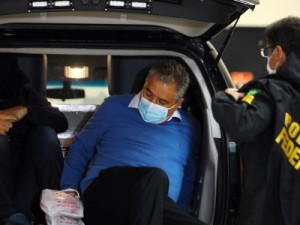 Prefeito de Guarujá é 'suposto líder' de organização que desviou dinheiro da saúde, diz investigação