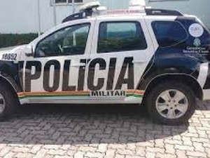 Mulher encontrada morta com perfurações a facadas e a pedradas