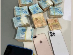Polícia apreendeu mais de R$ 100 mil em espécie com casal no interior do Ceará