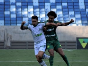 Zárate marca golaço e ajuda América-MG a vencer o Cuiabá na Arena Pantanal