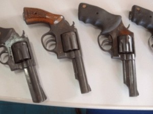 Polícia prende cinco pessoas e apreende seis armas no Cariri