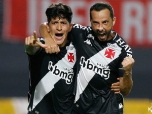 líderes nos números e inseparáveis nos festejos, Nenê e Cano regem Vasco de Diniz