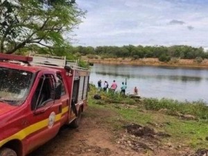 Homem pula em lago para fugir de abelhas e morre atacado por piranhas, em MG