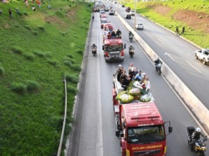 Após cortejo, Marília Mendonça é sepultada em cerimônia fechada para família