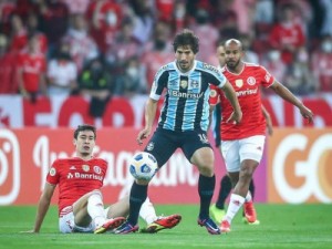 Com confusão generalizada no fim, Inter vence clássico e afunda Grêmio no Z-4