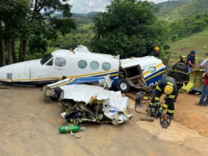 Polícia Civil encontra cabo enrolado na hélice do avião que caiu com Marília Mendonça
