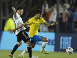 Em clássico brigado e polêmico, Argentina e Brasil ficam no zero a zero