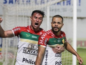 Em confronto direto, Brusque vence o Operário-PR e garante permanência na Série B