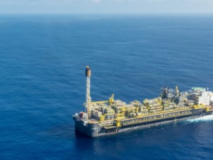 Petrobras identifica a presença de hidrocarbonetos, que dão origem ao petróleo, em poço na Bacia de Santos