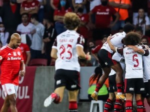 Em jogo repleto de chances, Flamengo vence o Inter no Beira-Rio