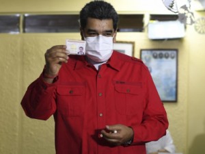 Maduro elege 20 dos 23 governadores na Venezuela