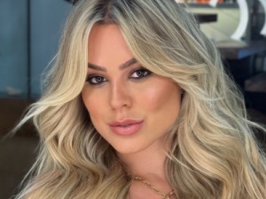 Ex-BBB Isabella Cecchi fica mais loira para seu casamento: 'A cor é chamada de baunilha'