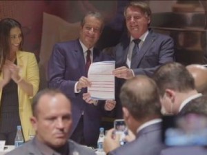 Após dois anos sem partido, Bolsonaro se filia ao PL, nona legenda da carreira política