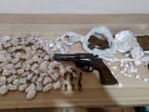 Polícia prende homem com droga em tentativa de fuga no Crato