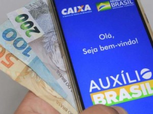 Auxílio Brasil com valor mínimo de R$ 400 começa a ser pago hoje; veja calendário