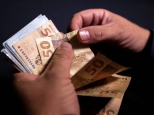 Servidores estaduais recebem segunda parcela do 13º salário, hoje (10)