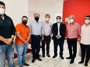 Reunião com PSB selou desfiliação de Alckmin do PSDB: 'chance de ser vice de Lula é de 99%', diz Márcio França