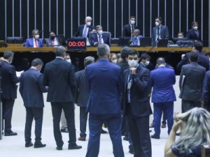Câmara conclui votação da PEC dos Precatórios, que viabiliza Auxílio Brasil de R$ 400