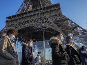 França bate recorde de casos de Covid-19 e governo teme "desorganização social"