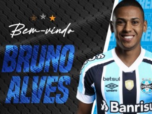 Grêmio anuncia a contratação do zagueiro Bruno Alves, do São Paulo
