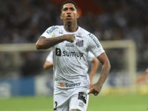 Vasco chega a acordo e encaminha contratações de Vitinho e Raniel