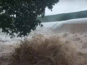 Mais uma barragem se rompe, e Bahia chega a 18 mortos após chuva