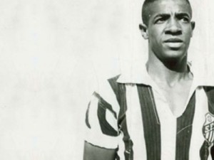 Morre Dorval, ídolo do Santos, aos 86 anos