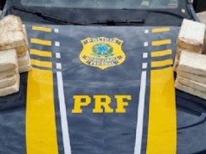 CE - PRF prende motorista em flagrante com 30 quilos de cocaína