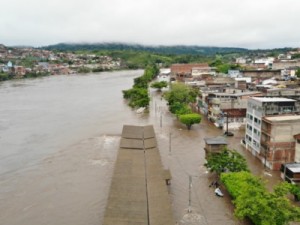 Desabrigados após chuvas na BA passam de 30 mil; estado registra 20 mortes e 470 mil afetados