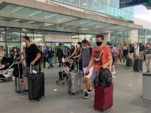 Companhias de cruzeiros suspendem operações no Brasil até 21 de janeiro, após surtos de Covid a bordo