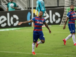 O futuro de Douglas Costa, Inter de olho em destaque do Fortaleza e muito mais no 1º resumão da Central de 2022