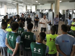 Abel inicia trabalho no Fluminense em clima diferente à crise que decretou saída em 2018; compare