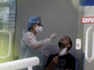 Covid-19: Brasil registra mais de 50 mil casos e 103 mortes no sábado (8)