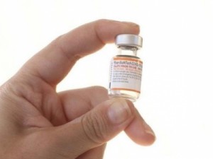 Três doses da vacina da Pfizer podem ser suficientes contra ômicron