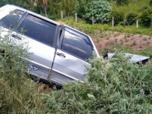 Bacharel em Direito morre após colisão de carro e um caminhão, na BR-116, em Brejo Santo