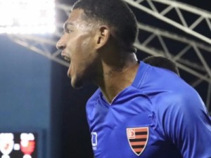 Alvo de sondagens de grandes clubes, artilheiro da Copinha deve seguir no Oeste